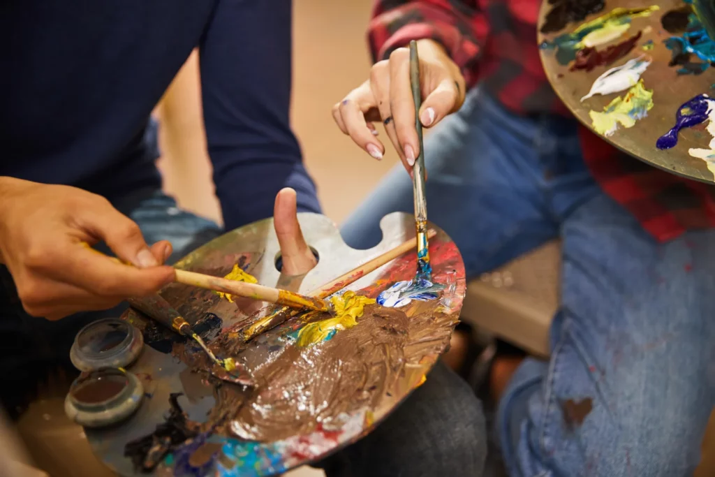 woman mix oils palette